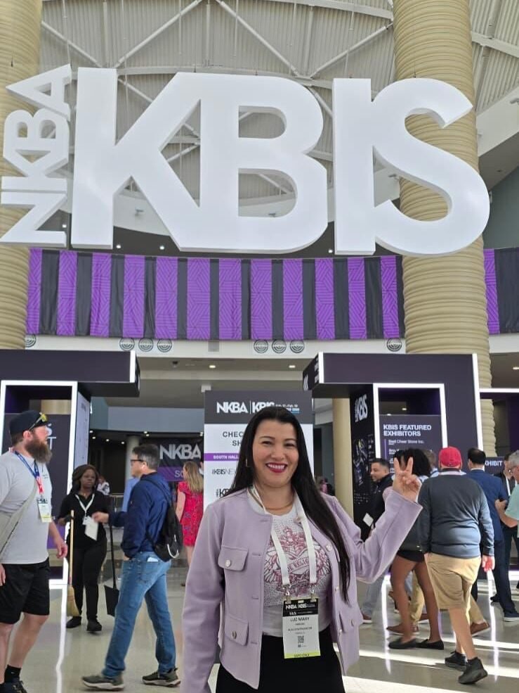 A1A Decorations dijo presente en el extraordinario evento de @kbis_official , una experiencia única donde nos sumergimos en las últimas tendencias globales de materiales y diseño de espacios.

Regresamos con la mente llena de ideas frescas y la pasión renovada para transformar cada rincón en una obra de arte. Gracias por permitirnos ser parte de lo que viene en el mundo del interiorismo. ✨

#A1ADecorations #VisaEvent #InteriorDesign #Tendencias2026 #DiseñoDeEspacios Innovación DecoraciónDeLujo