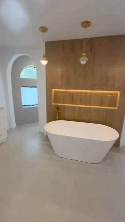BATHROOM REMODELING ✨
✨ Renovación total con acabados de lujo ✨

Cada detalle de este baño fue creado 100% con nuestros productos y materiales exclusivos de A1A DECORATIONS. Transformamos un espacio común en un santuario de diseño, confort y sofisticación. 🤍

¿Listo para darle a tu hogar la renovación que se merece? 

Visítanos y descubre todo lo que tenemos para hacer realidad tus proyectos.

📍 Te asesoramos en cada paso.

 ¡Escríbenos por DM o contáctanos en el link de nuestra biografía! 📲

786-712-7954
786-318-8753

#A1ADecorations #RemodelaciónDeBaños #DiseñoDeInteriores #BañosDeLujo #Interiorismo RemodelaciónHogar AcabadosDeLujo DecoraciónDeInteriores