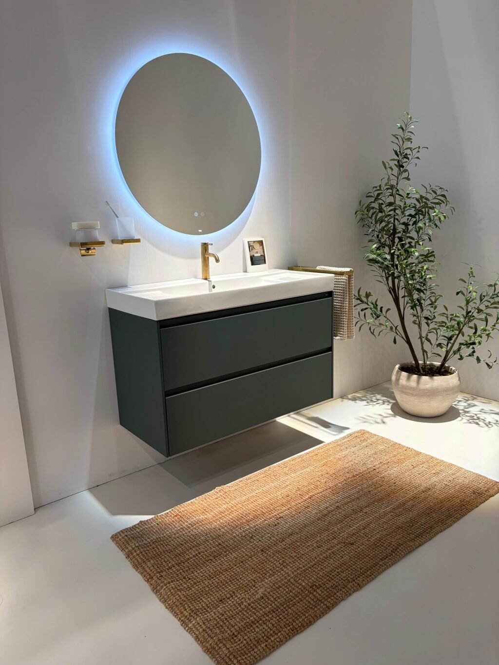 A1A Decorations dijo presente en el extraordinario evento de @kbis_official , una experiencia única donde nos sumergimos en las últimas tendencias globales de materiales y diseño de espacios.

Regresamos con la mente llena de ideas frescas y la pasión renovada para transformar cada rincón en una obra de arte. Gracias por permitirnos ser parte de lo que viene en el mundo del interiorismo. ✨

#A1ADecorations #VisaEvent #InteriorDesign #Tendencias2026 #DiseñoDeEspacios Innovación DecoraciónDeLujo