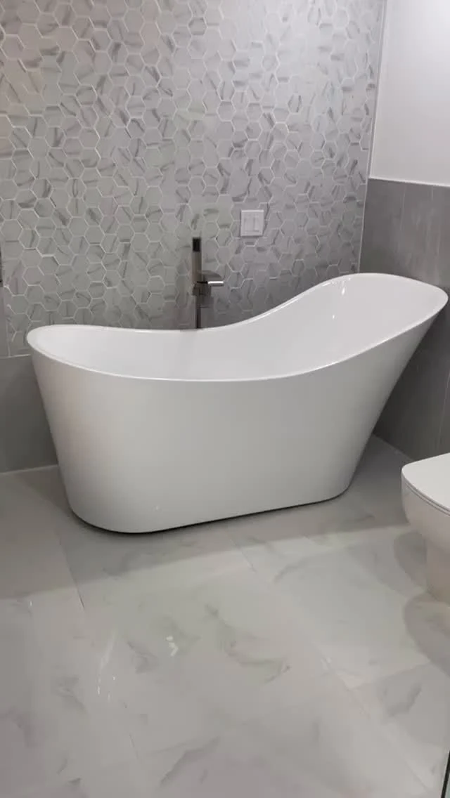 ✨ Transforma tu baño en un oasis de lujo con A1A Decorations ✨

¿Estás listo para darle a tu baño el cambio que se merece? En A1A Decorations no solo imaginamos el baño de tus sueños, ¡tenemos absolutamente todo para hacerlo realidad! 🛁💎

Olvídate de dar vueltas buscando por separado. En nuestro showroom encontrarás la mayor variedad y calidad en materiales de alta gama:
 Vanities modernos y elegantes que optimizan tu espacio.
 Espejos con diseños vanguardistas y la iluminación perfecta.
 Tiles de lujo para pisos y paredes con texturas y acabados únicos.
 Faucets de lujo que combinan tecnología, brillo y sofisticación.
 Bathtubs y Toilets de diseño premium para el máximo confort.

 ¡Y mucho más!

Visualiza cada detalle, toca los materiales y déjate asesorar por expertos.

📍 Visita nuestro showroom en Doral, FL.
📞 Contáctanos hoy mismo: 786-712-7954 / 786-318-8753

¡Tu proyecto de remodelación comienza aquí!