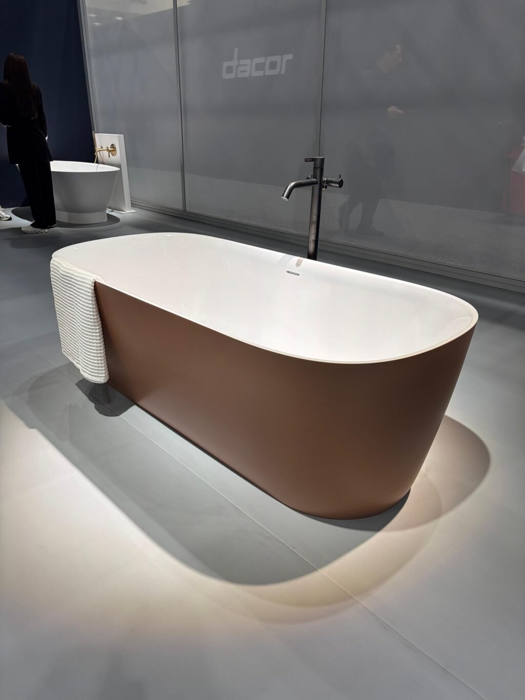 A1A Decorations dijo presente en el extraordinario evento de @kbis_official , una experiencia única donde nos sumergimos en las últimas tendencias globales de materiales y diseño de espacios.

Regresamos con la mente llena de ideas frescas y la pasión renovada para transformar cada rincón en una obra de arte. Gracias por permitirnos ser parte de lo que viene en el mundo del interiorismo. ✨

#A1ADecorations #VisaEvent #InteriorDesign #Tendencias2026 #DiseñoDeEspacios Innovación DecoraciónDeLujo