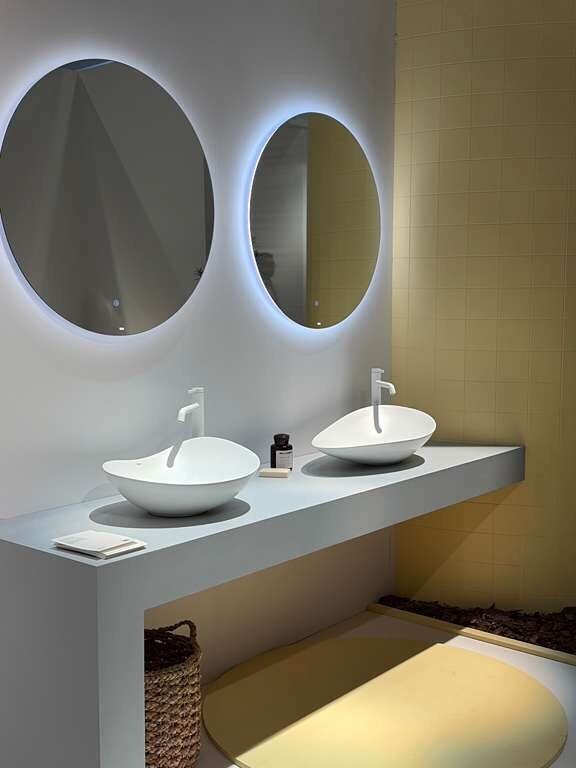 A1A Decorations dijo presente en el extraordinario evento de @kbis_official , una experiencia única donde nos sumergimos en las últimas tendencias globales de materiales y diseño de espacios.

Regresamos con la mente llena de ideas frescas y la pasión renovada para transformar cada rincón en una obra de arte. Gracias por permitirnos ser parte de lo que viene en el mundo del interiorismo. ✨

#A1ADecorations #VisaEvent #InteriorDesign #Tendencias2026 #DiseñoDeEspacios Innovación DecoraciónDeLujo